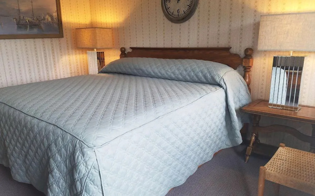 photo 3 of Leona's Motel