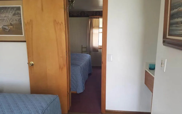 photo 5 of Leona's Motel