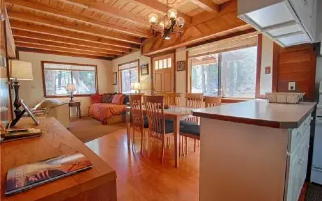 photo 4 of Lewis Ave Lodge - 3 Br Home