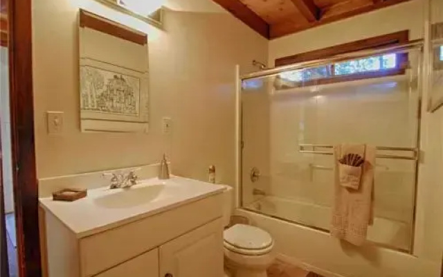 photo 5 of Lewis Ave Lodge - 3 Br Home
