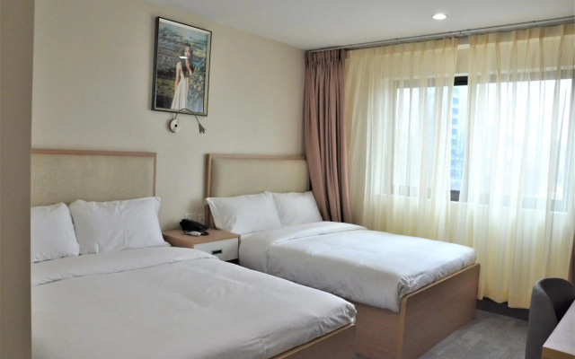 photo 3 of Lic Plaza Hotel