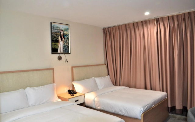 photo 4 of Lic Plaza Hotel