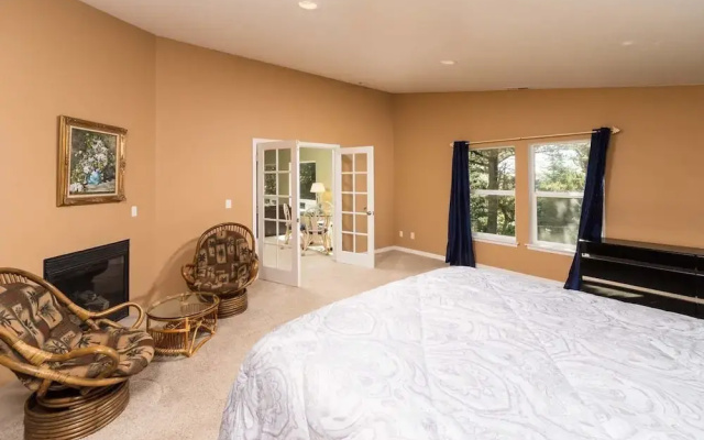 photo 4 of Lighthouse View - 3 Br home by RedAwning
