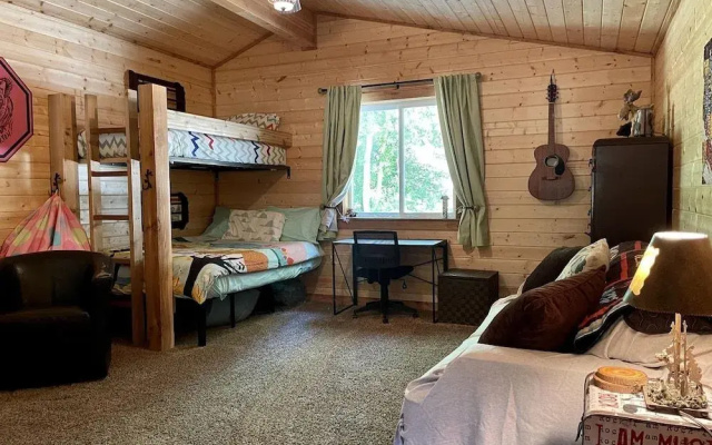 photo 2 of Lil Bigfoot Chalet