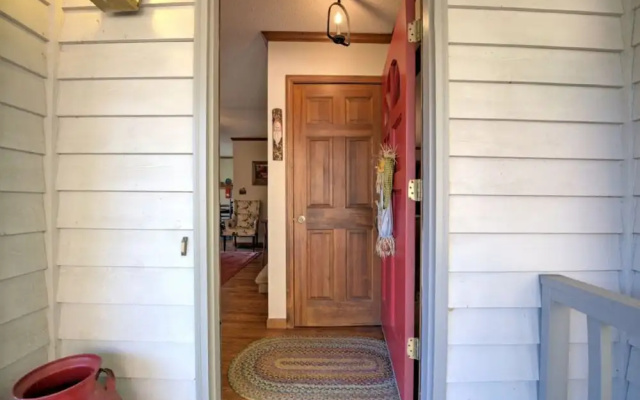 photo 2 of Lilly's Mountain Getaway - 4 Br Home