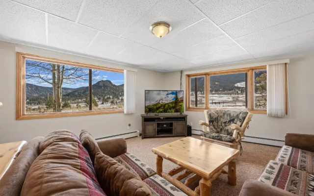 photo 2 of Lily Mountain Lodge - Amazing Mountains Views, Private Hot Tub, Great Location