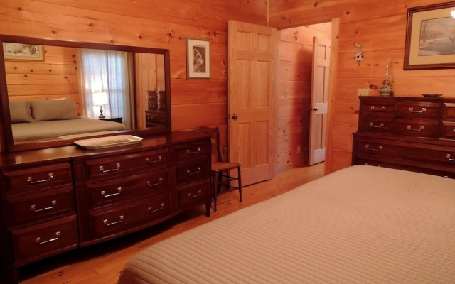 photo 4 of Limerick Lodge 3 Bedrooms 3.5 Bathrooms Cabin