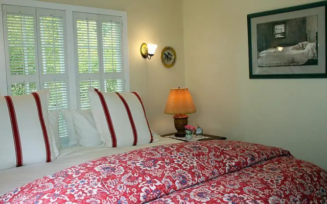 photo 4 of Lincoln Green Inn
