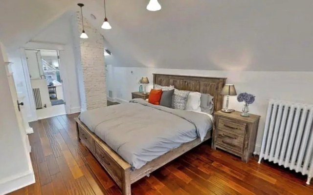 photo 2 of Linden Hills Luxury Charmer