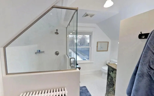 photo 3 of Linden Hills Luxury Charmer
