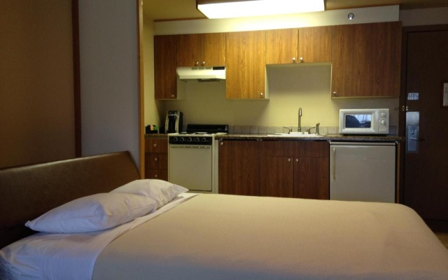 photo 2 of Linderhof Inn
