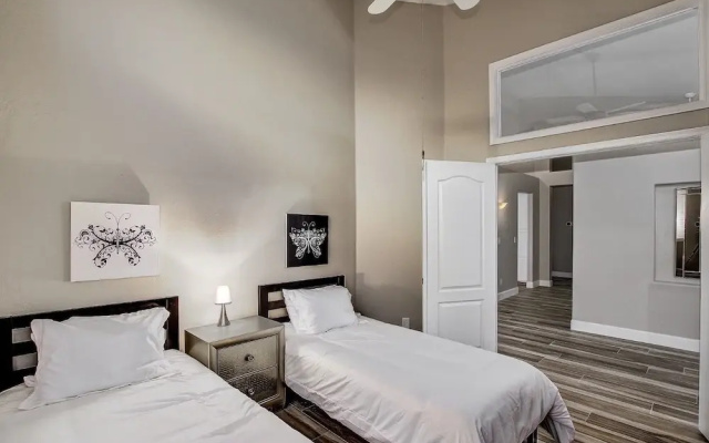 photo 4 of Listing SLS Blanche - Luxury Home with Free Heated Pool & Spa.