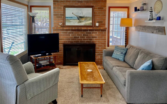 photo 4 of Little Cottage at the Coast