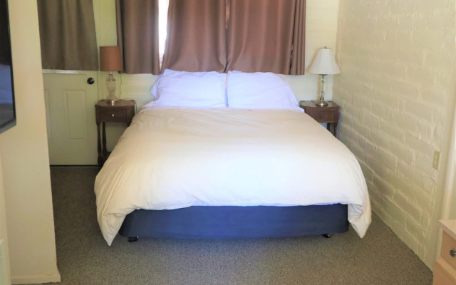 photo 3 of Little European Lodge