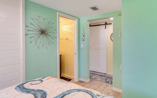 photo 2 of Little Gasparilla Home: Walk to Beaches!