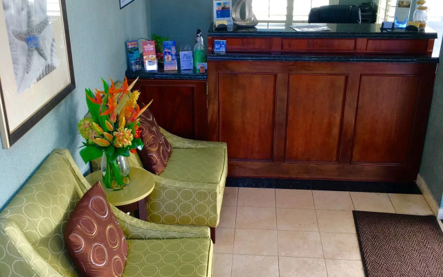 photo 2 of Little Inn By The Bay Newport Beach