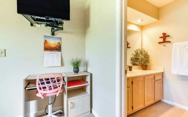 photo 4 of Little River Condo w/ Pool Access: 5 Mi to Beach