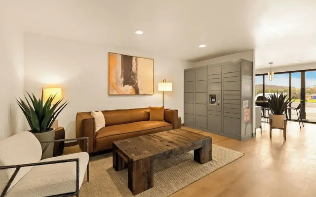 photo 2 of LivAway Suites Nashville- Smyrna