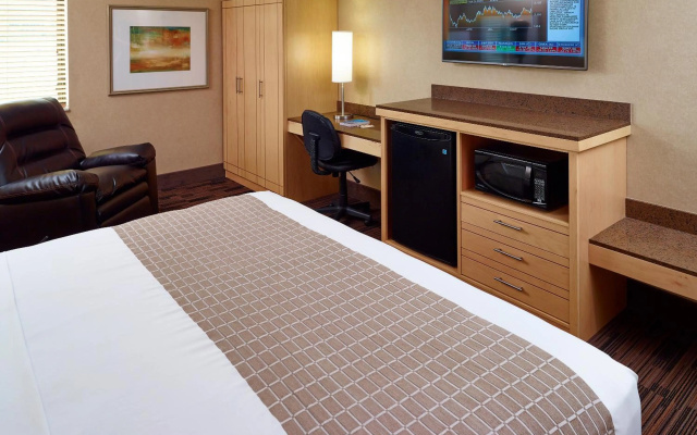 photo 2 of LivINN Hotel Cincinnati / Sharonville Convention Center