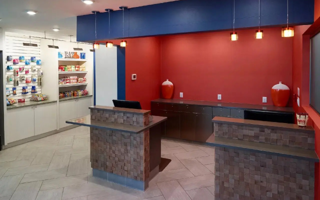 photo 2 of LivINN Hotel St. Paul – I-94 – East 3M Area
