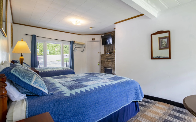 photo 2 of Lloyd's On The River Country Inn By OYO