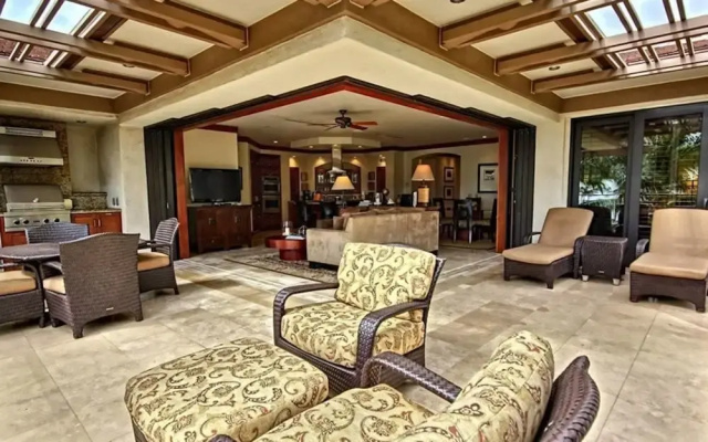 photo 2 of Loas Lani - Three Bedroom Estate