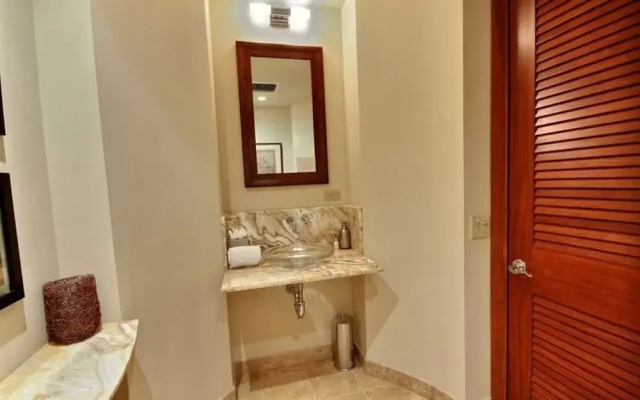 photo 3 of Loas Lani - Three Bedroom Estate