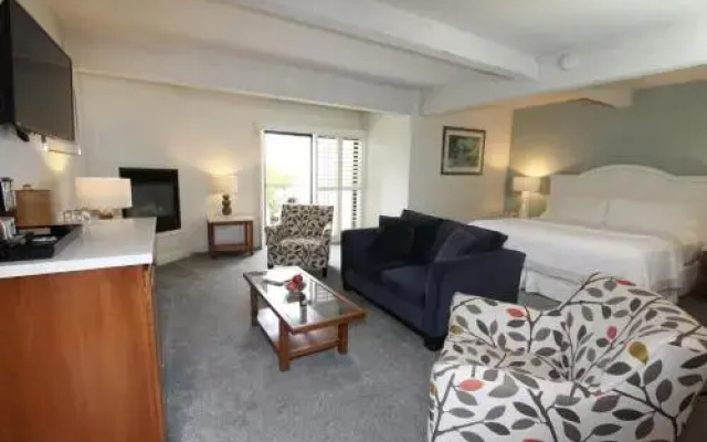 photo 4 of Lobos Lodge