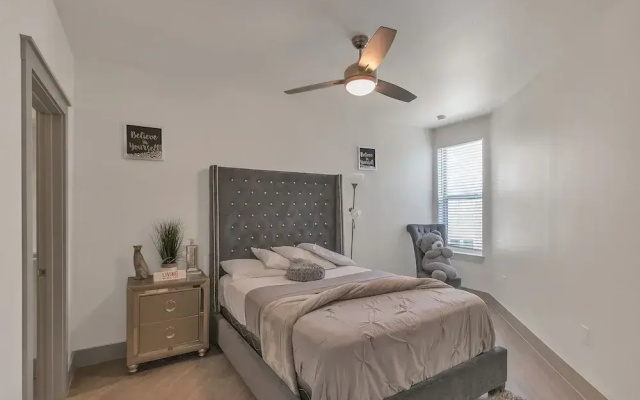 photo 2 of Location! Location! Cozy & Luxe 1 Bedroom Apts by Redawning