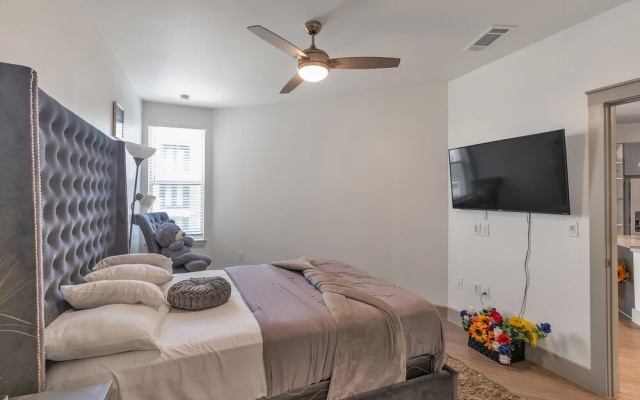photo 3 of Location! Location! Cozy & Luxe 1 Bedroom Apts by Redawning