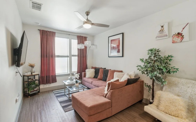 photo 4 of Location! Location! Cozy & Luxe 1 Bedroom Apts by Redawning
