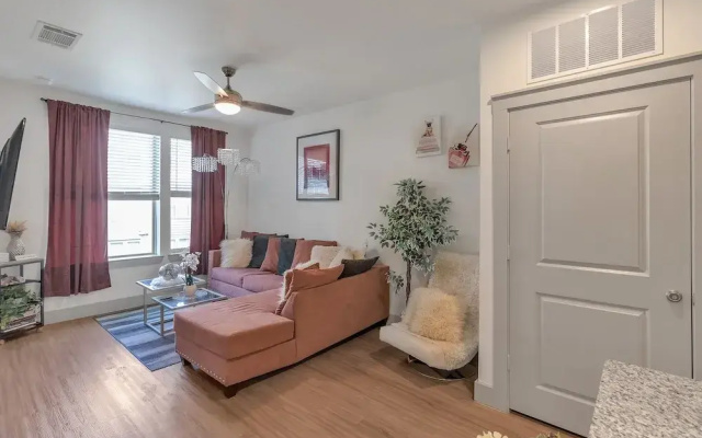 photo 5 of Location! Location! Cozy & Luxe 1 Bedroom Apts by Redawning