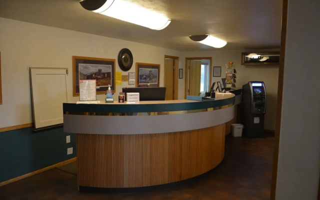 photo 2 of Locomotive Inn