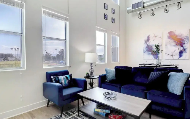 photo 5 of Loft with Views-King Bed-Close to Shop/Dine-Parking 4011