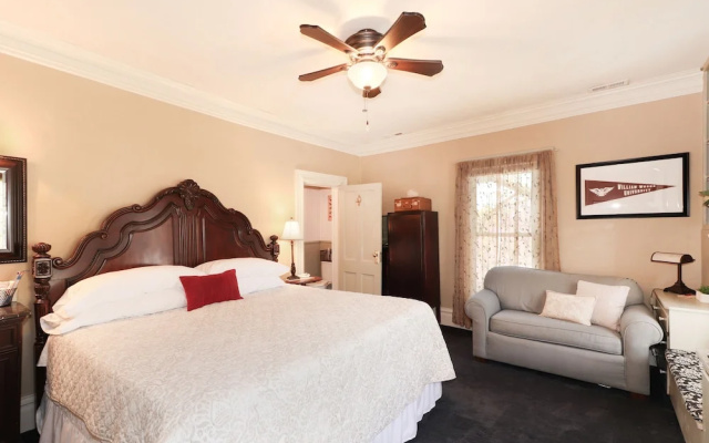 photo 2 of Loganberry Inn