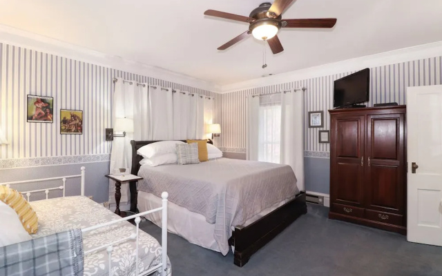 photo 4 of Loganberry Inn