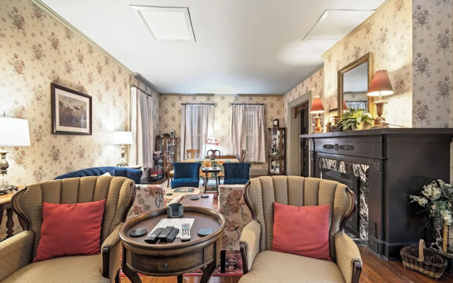 photo 2 of Loganberry Inn