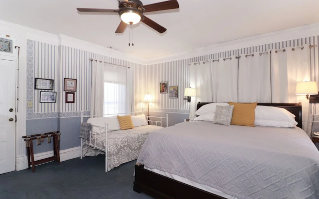 photo 5 of Loganberry Inn