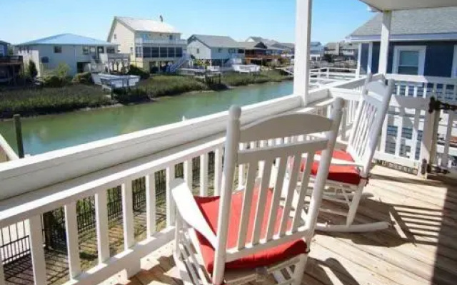 photo 4 of Lola's Beach House by RedAwning