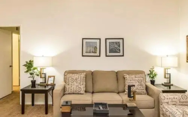 photo 3 of Londonderry Apartment #873933 by RedAwning