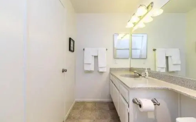 photo 5 of Londonderry Apartment #873933 by RedAwning