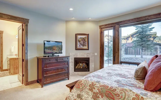 photo 2 of Lone Star Lodge 3 Bedroom Townhouse by RedAwning