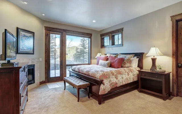 photo 3 of Lone Star Lodge 3 Bedroom Townhouse by RedAwning