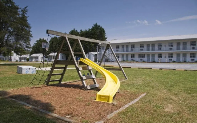 photo 5 of Beach Bum West-O Motel