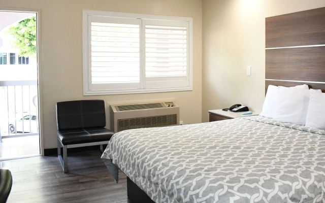 photo 4 of Travelodge by Wyndham Long Beach Convention Center