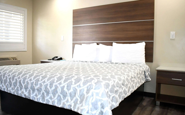 photo 5 of Travelodge by Wyndham Long Beach Convention Center
