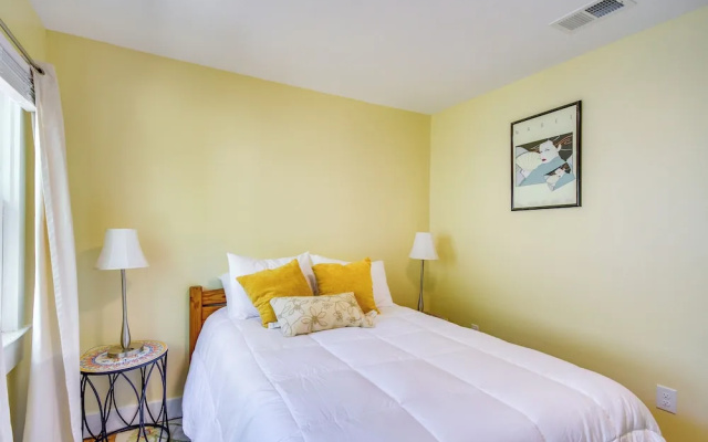 photo 4 of Long Beach Cottage, Walk to Beach & Downtown!