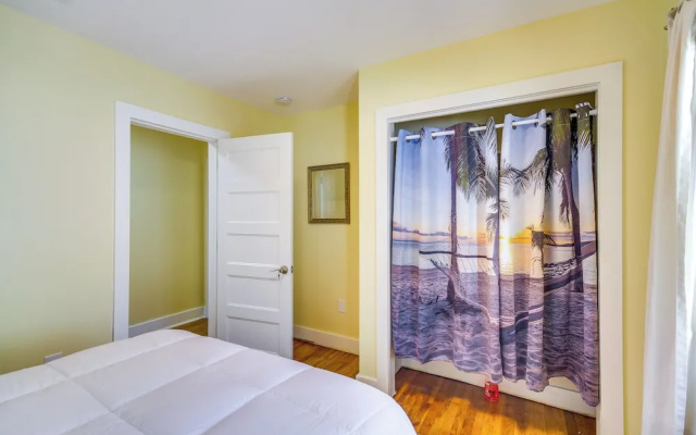 photo 5 of Long Beach Cottage, Walk to Beach & Downtown!