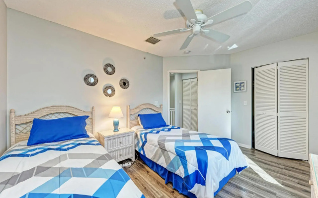 photo 3 of Longboat Key Cedars Beach House-pet Friendly-2 Minute To The Beach