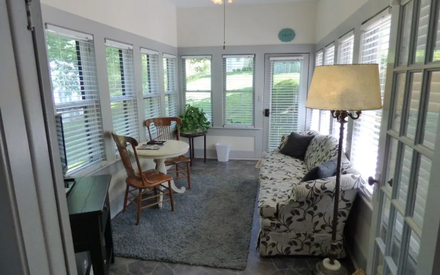 photo 2 of Lookout Cottages
